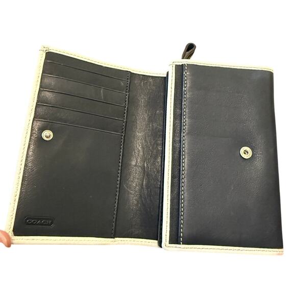 Coach Leatherware Navy & Ivory Smooth Leather Bifold Wallet Vintage 2000s - Picture 2 of 10